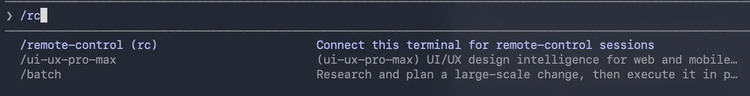 Claude Code 輸入 /rc 指令顯示 /remote-control 遠端控制選項,這是手機遙控 Claude Code 的內建方法