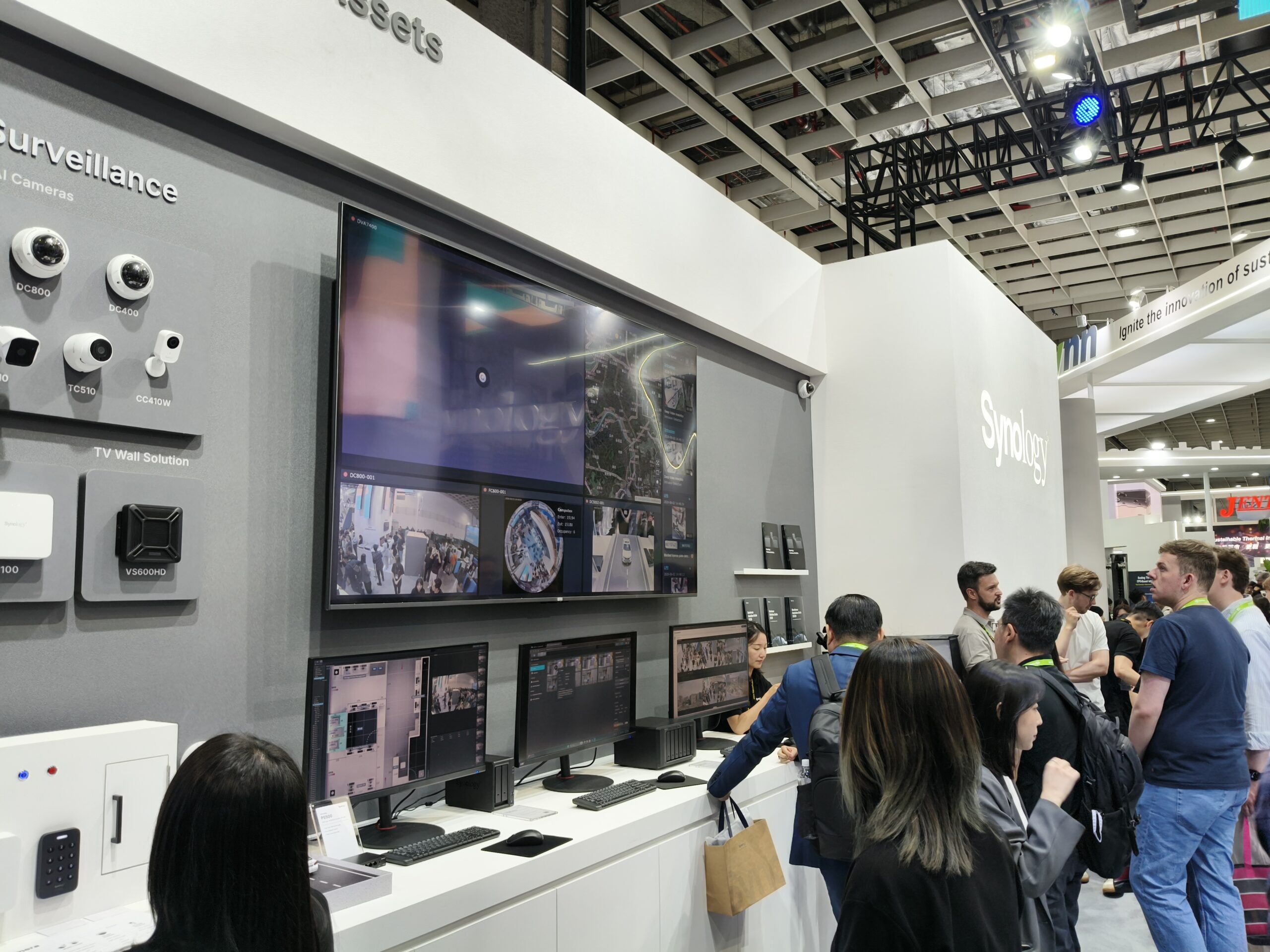 COMPUTEX 2026 群暉 Synology 展位設計，南港展覽館一館一樓現場 2
