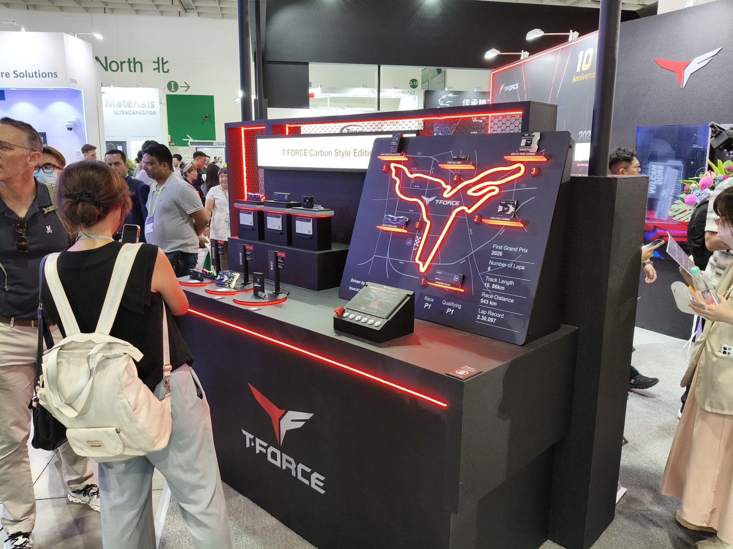 COMPUTEX 2026 十銓 T-FORCE 展位設計，南港展覽館一館一樓現場 1