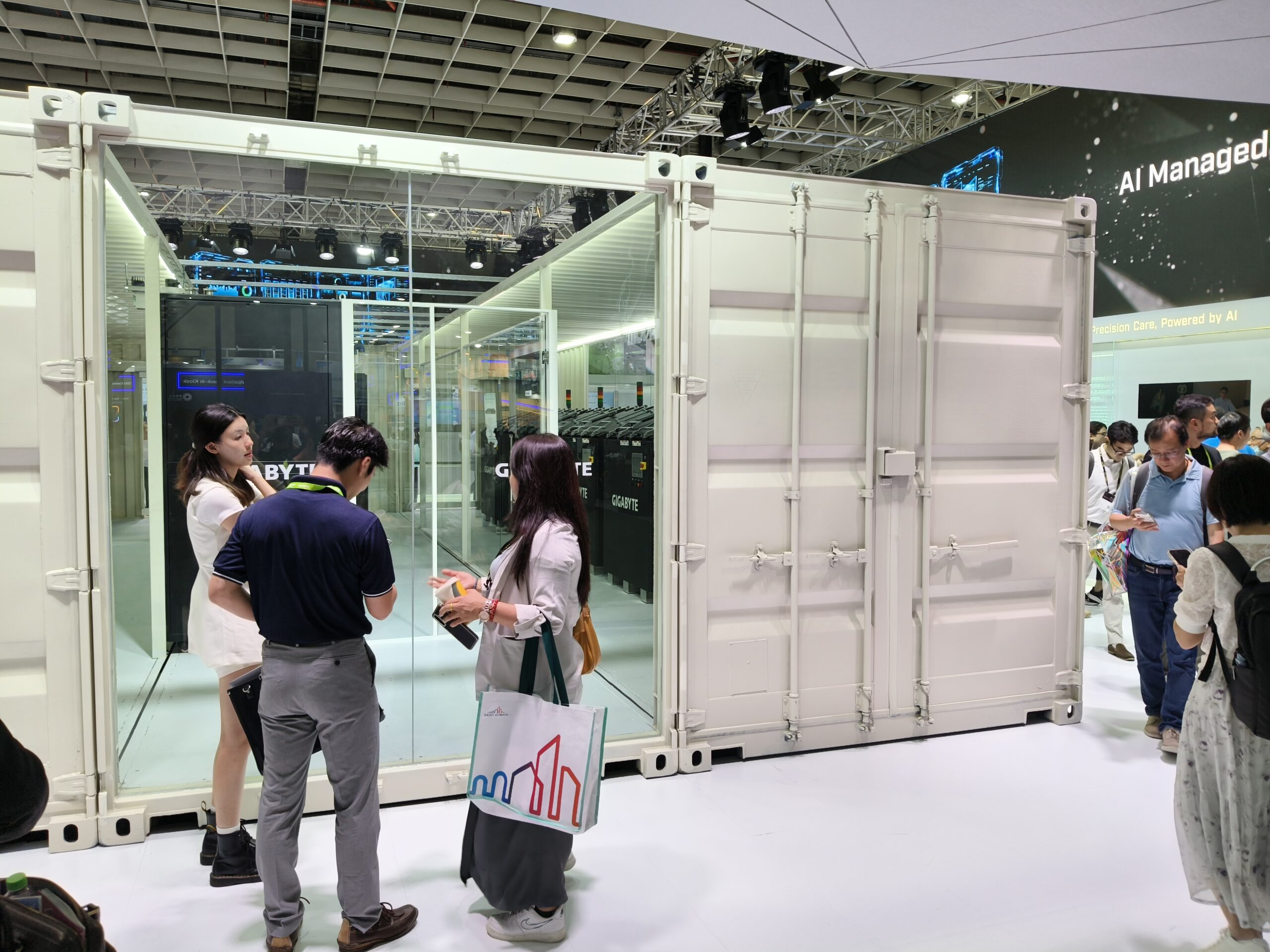 COMPUTEX 2026 技嘉 GIGABYTE 展位設計，南港展覽館一館一樓現場 2