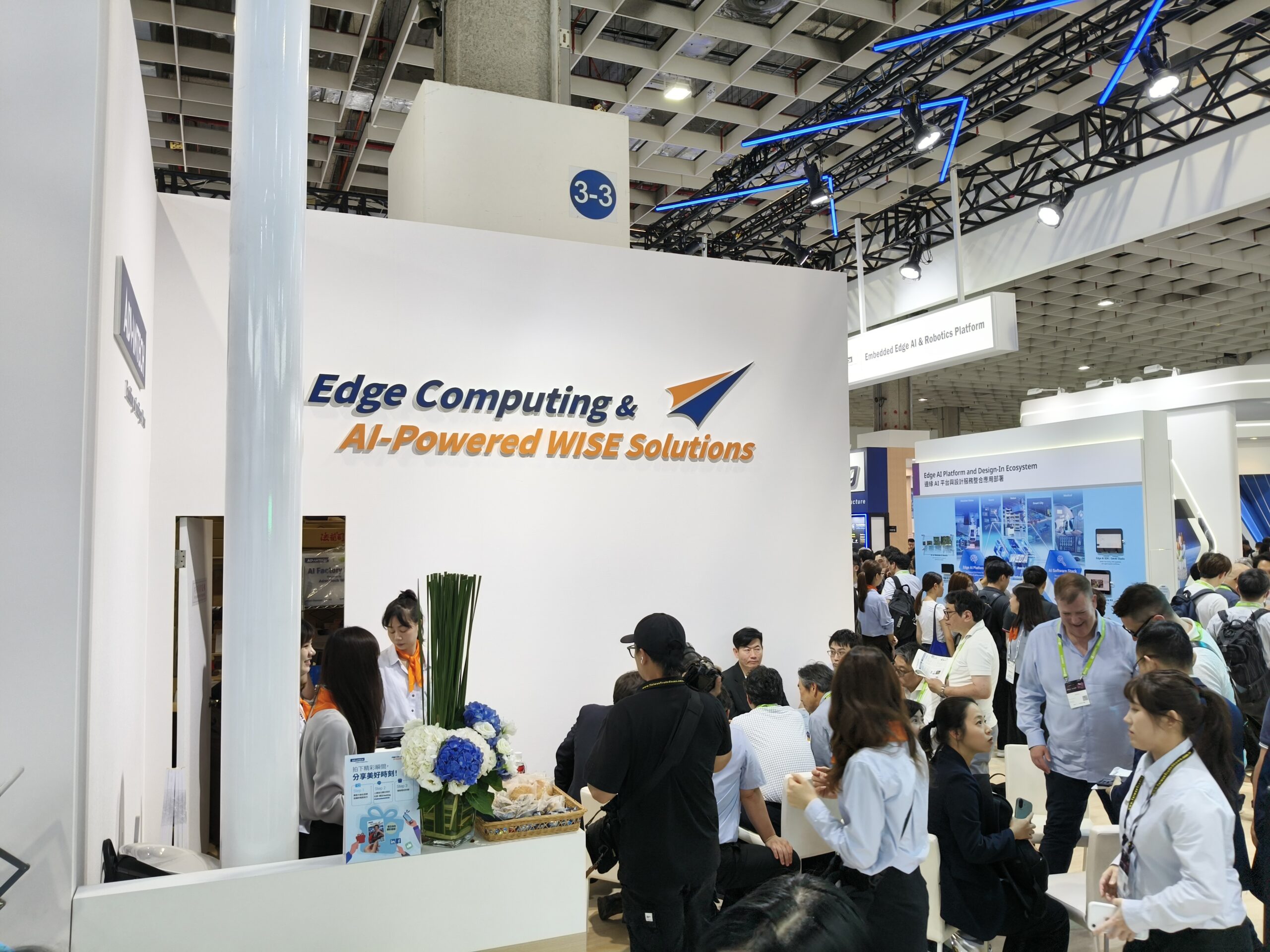 COMPUTEX 2026 研華 ADVANTECH 展位設計，南港展覽館一館一樓現場 3