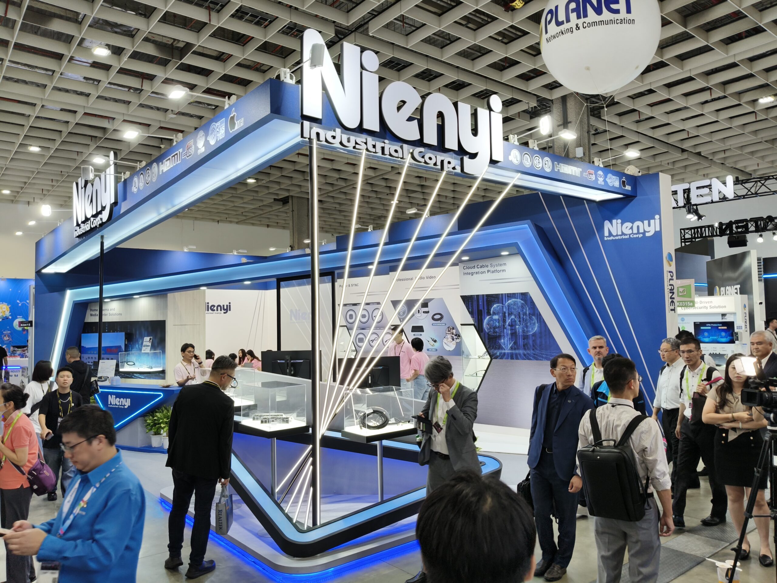 COMPUTEX 2026 年益 Nien-Yi 展位設計，南港展覽館一館一樓現場 1