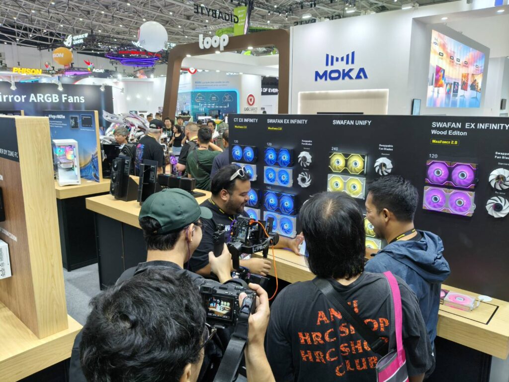 COMPUTEX 2026 展位設計，曜越 Thermaltake 攤位機甲風格客製機殼改裝展示