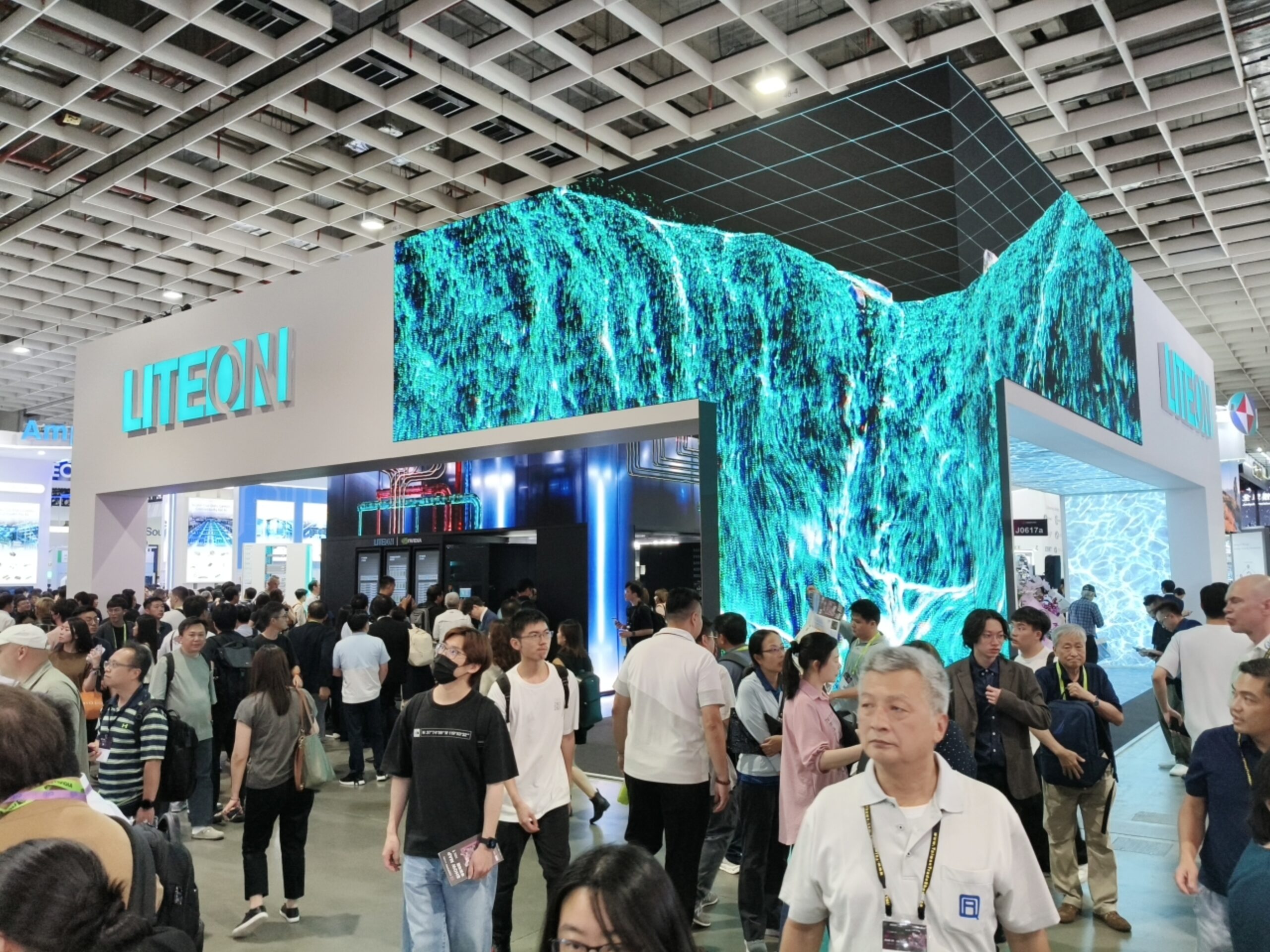 COMPUTEX 2026 光寶 LITEON 展位設計，南港展覽館一館一樓現場 1