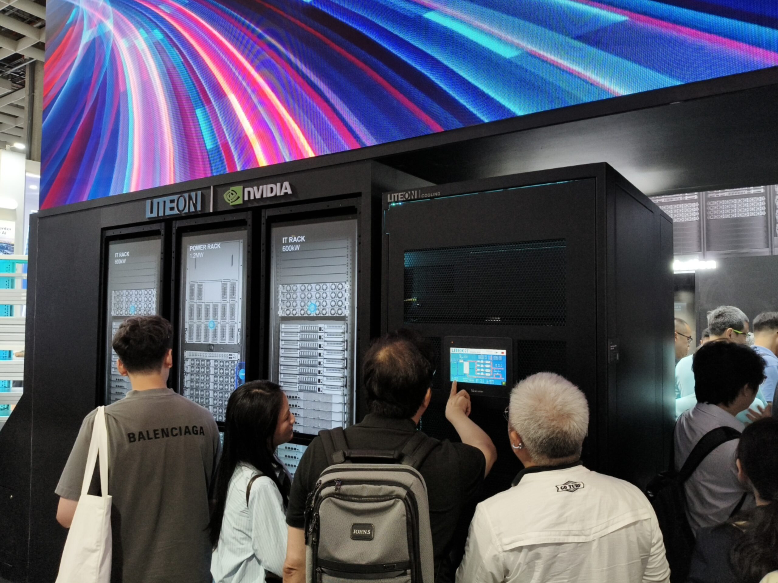 COMPUTEX 2026 光寶 LITEON 展位設計，南港展覽館一館一樓現場 3