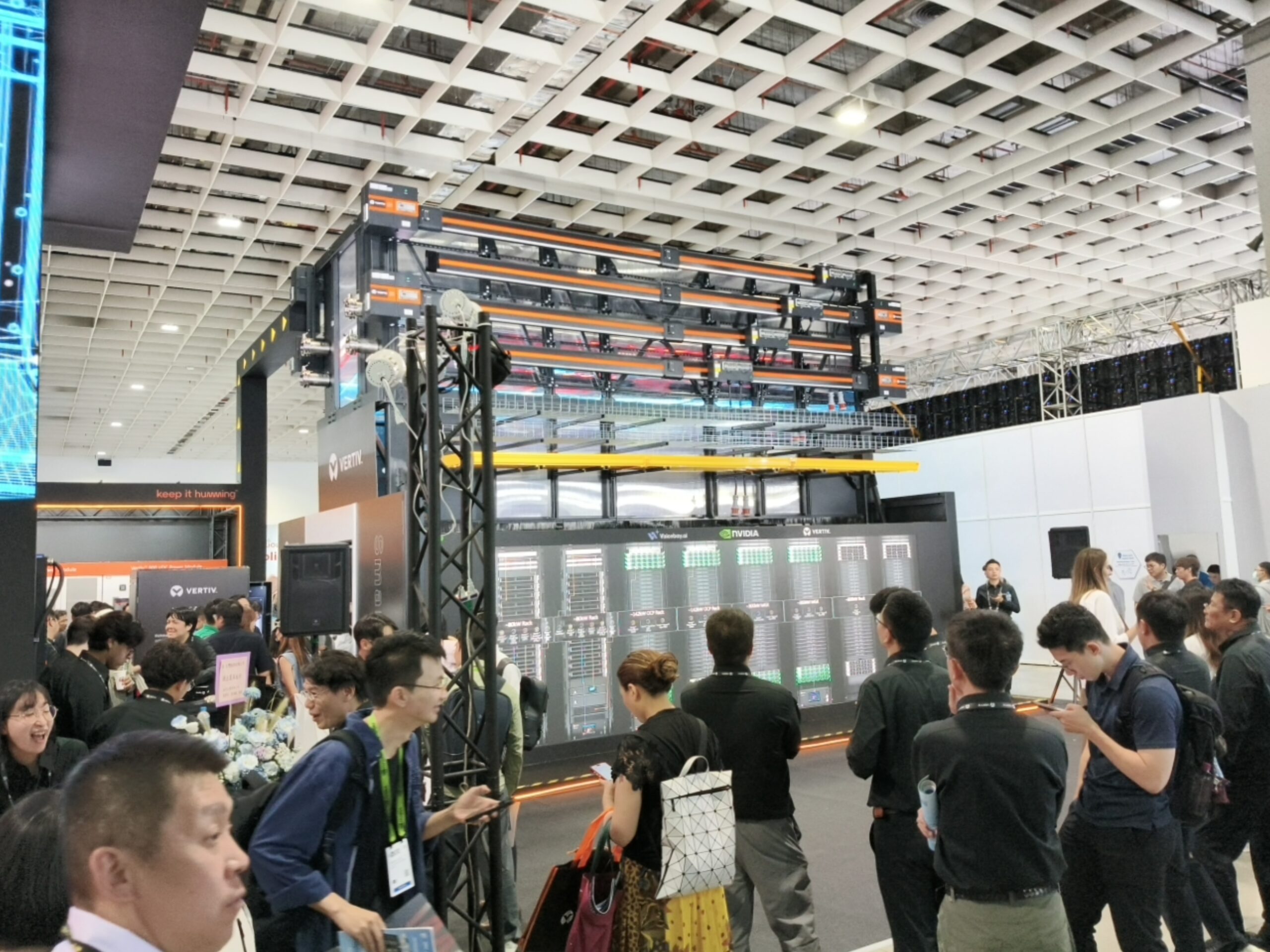 COMPUTEX 2026 維諦 Vertiv 展位設計，南港展覽館一館一樓現場 1