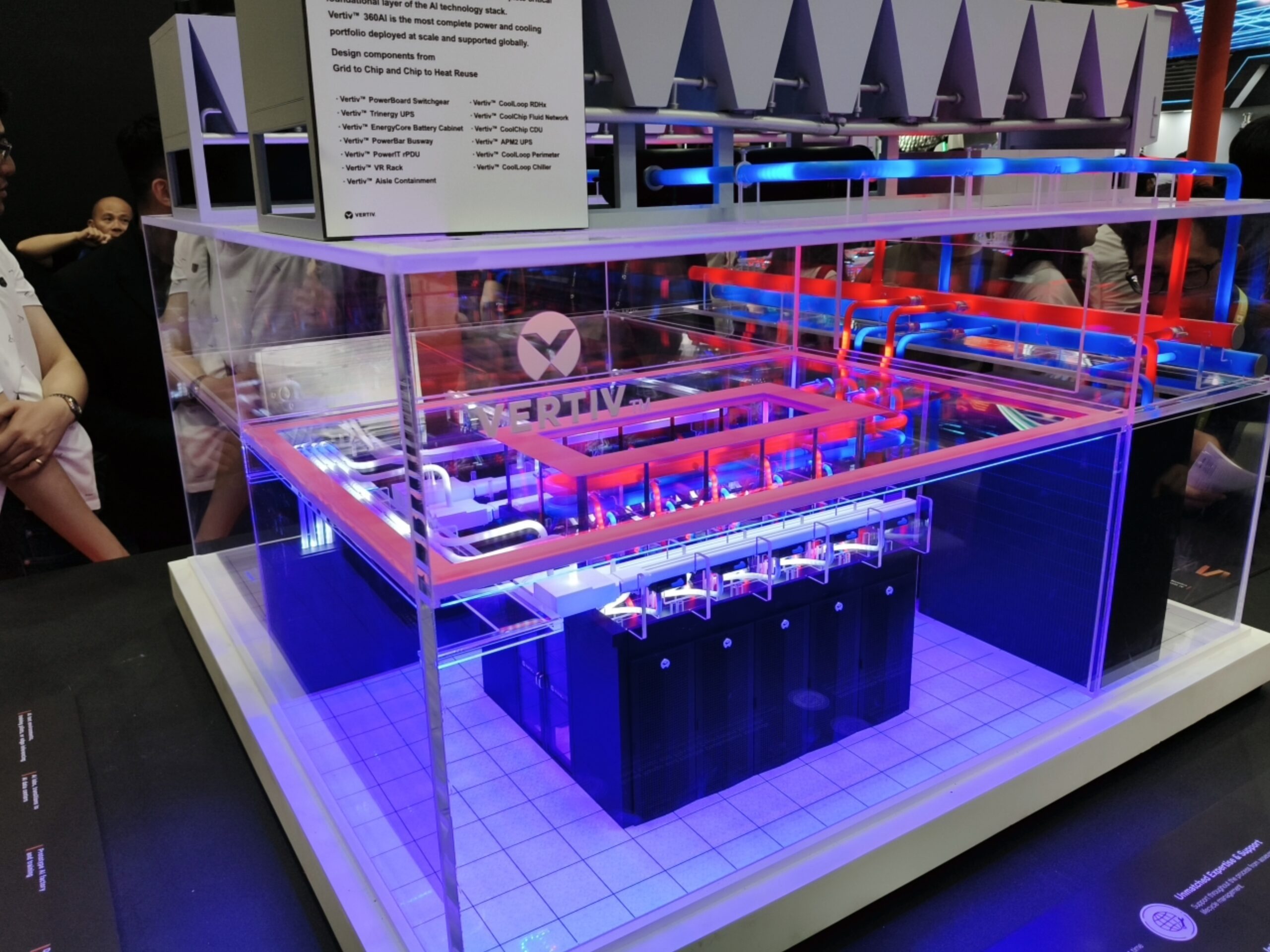 COMPUTEX 2026 維諦 Vertiv 展位設計，南港展覽館一館一樓現場 3