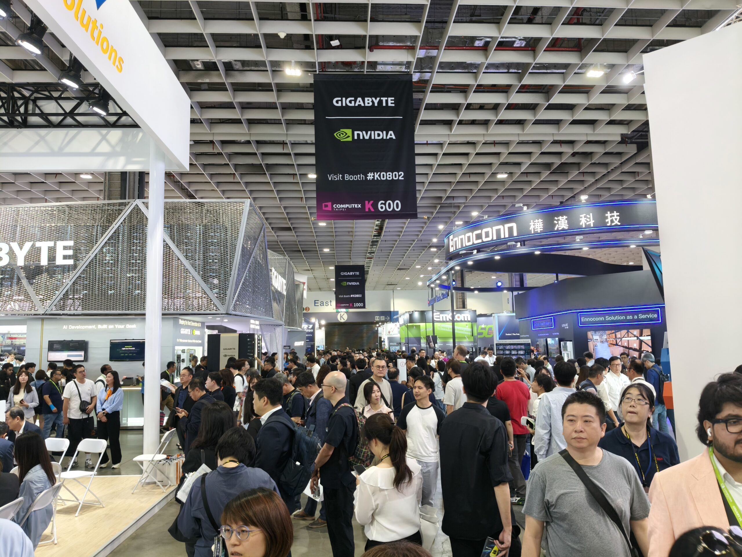 COMPUTEX 2026 樺漢 Ennoconn 展位設計，南港展覽館一館一樓現場 4