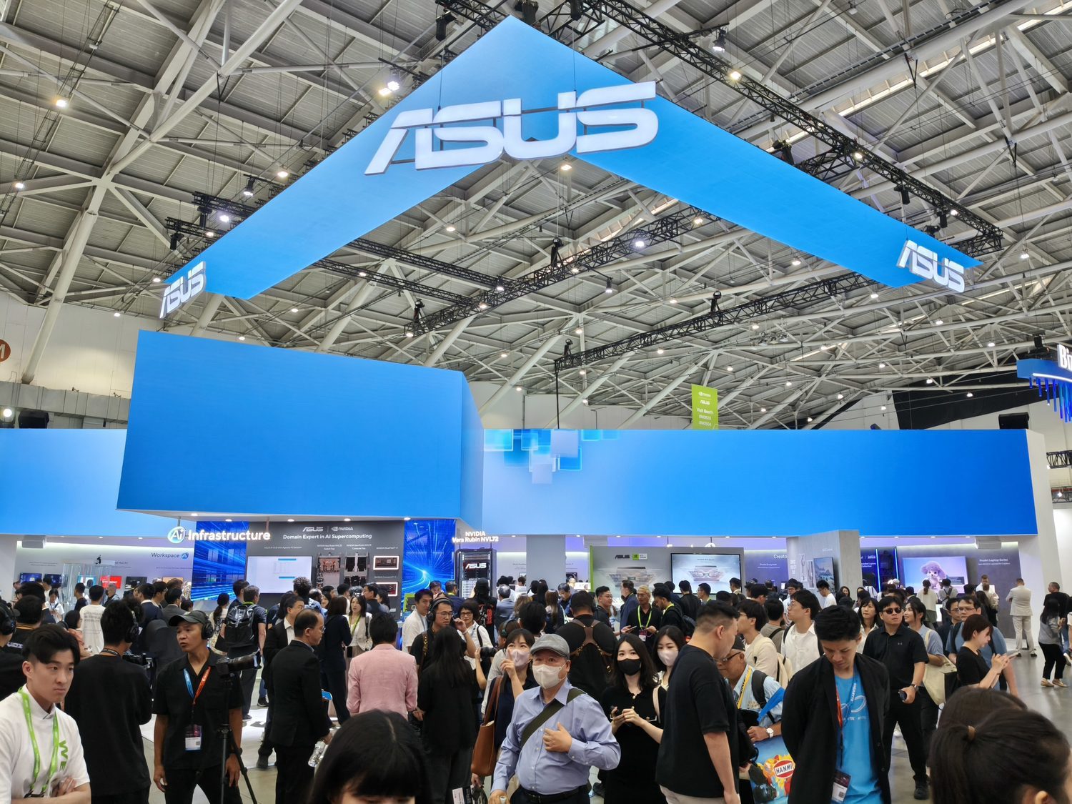 COMPUTEX 2026 華碩 ASUS 展位設計，南港展覽館一館四樓現場 1