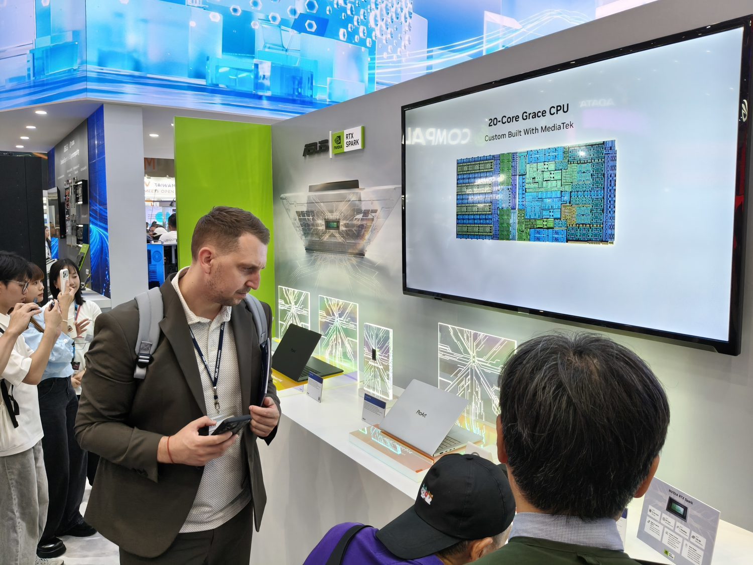 COMPUTEX 2026 華碩 ASUS 展位設計，南港展覽館一館四樓現場 2