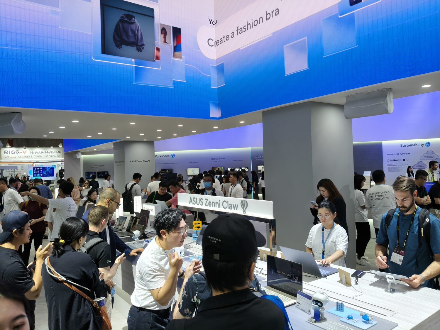 COMPUTEX 2026 華碩 ASUS 展位設計，南港展覽館一館四樓現場 3
