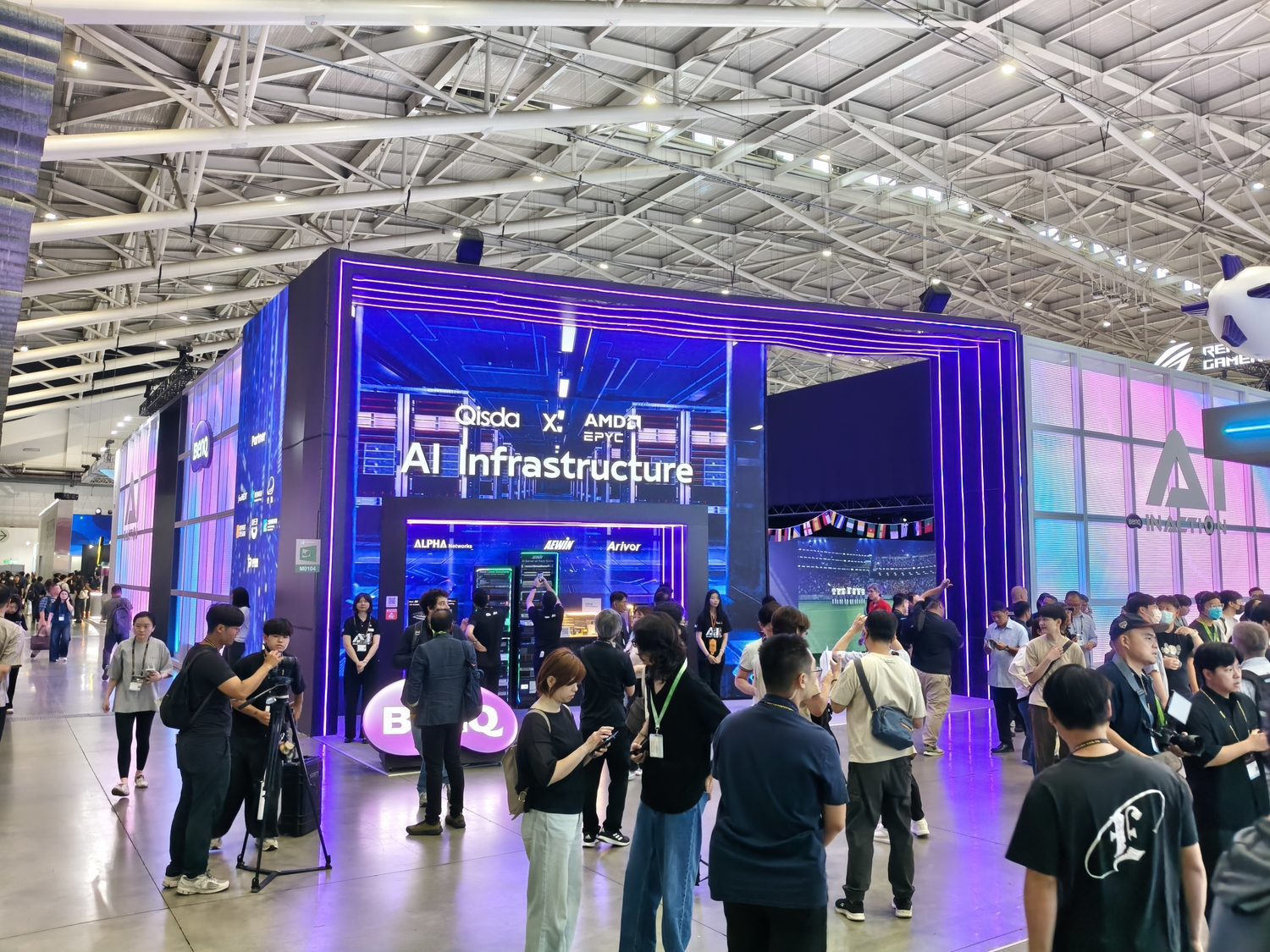 COMPUTEX 2026 佳世達 BenQ 展位設計，南港展覽館一館四樓現場 1