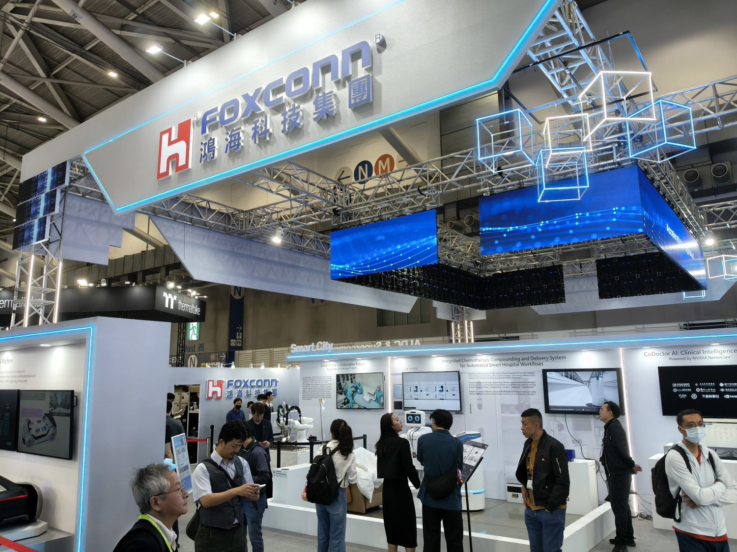 COMPUTEX 2026 鴻海 FOXCONN 展位設計，南港展覽館一館四樓現場 3