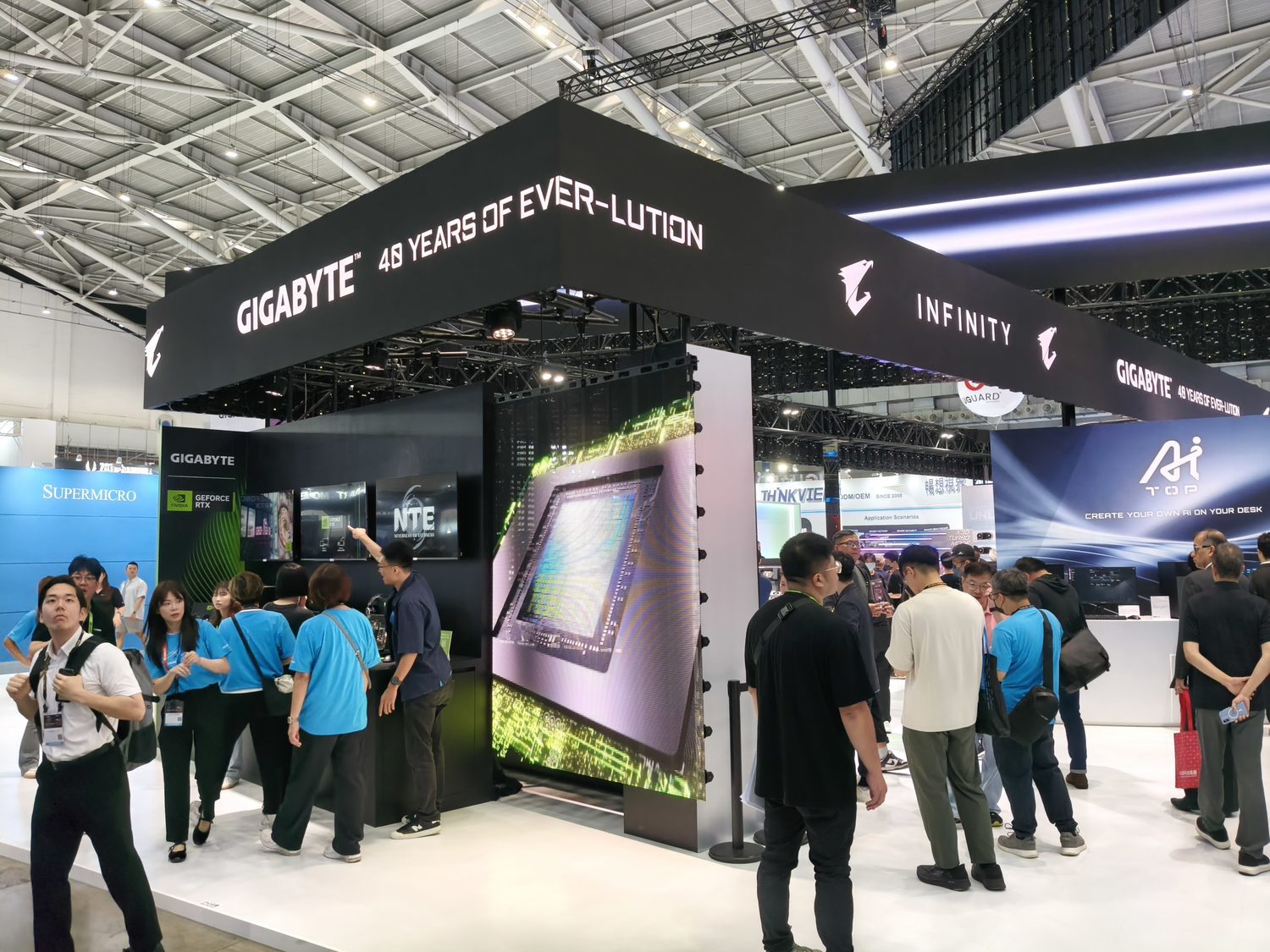 COMPUTEX 2026 技嘉 GIGABYTE 展位設計，南港展覽館一館四樓現場 1