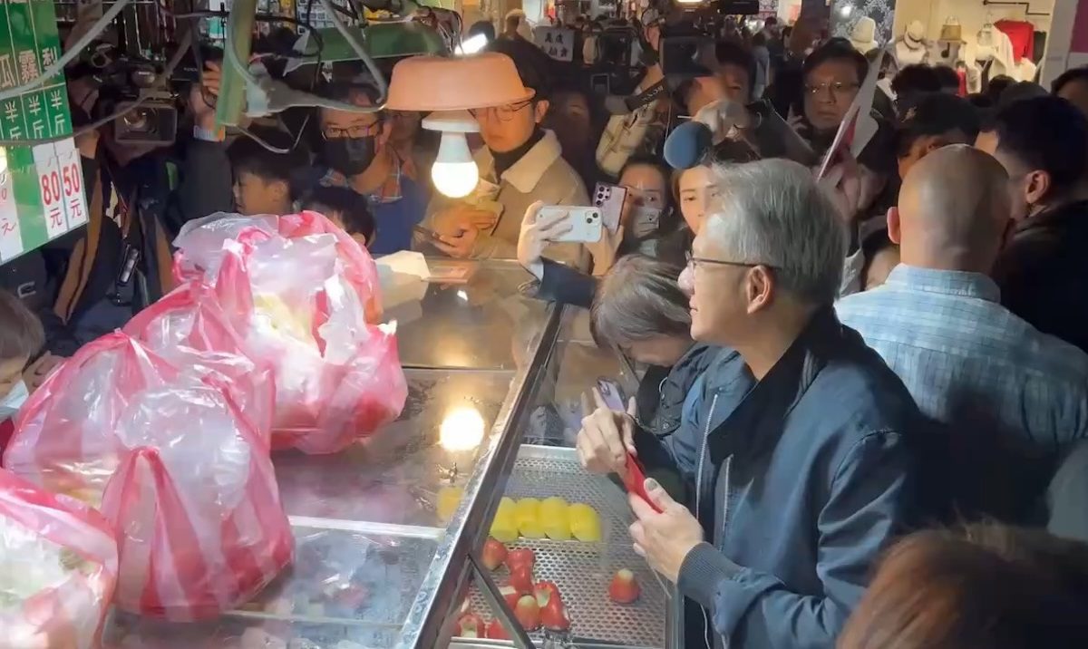 黃仁勳美食供應鏈 Fruit Lady 通化夜市水果攤