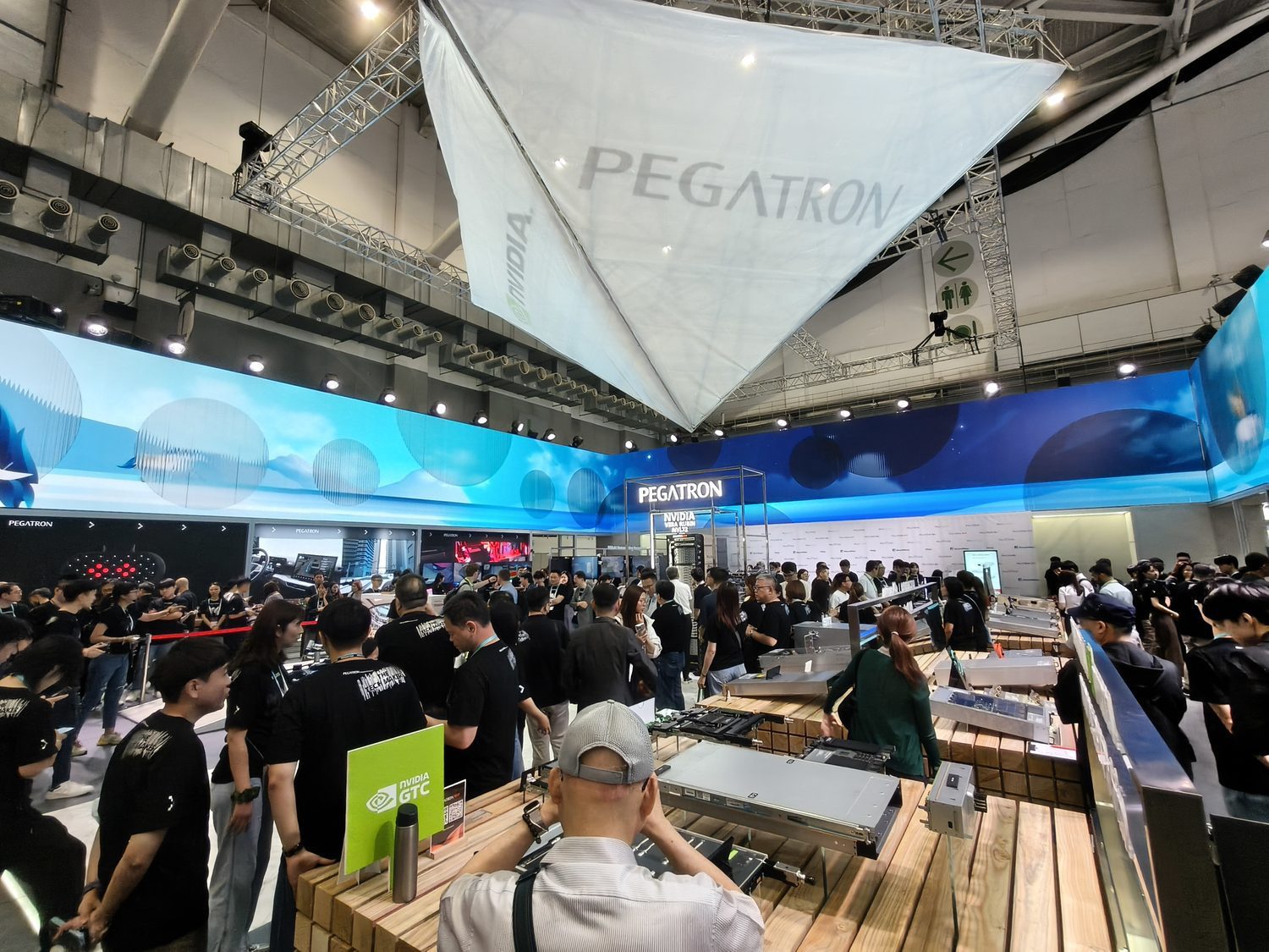 COMPUTEX 2026 和碩 PEGATRON 展位設計，南港展覽館一館四樓現場 3