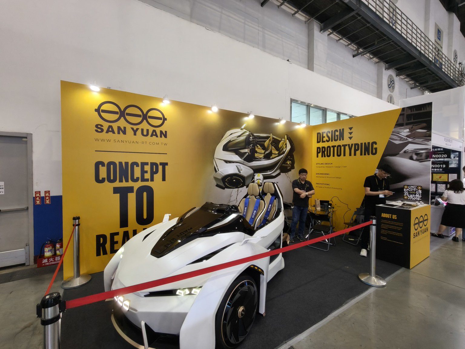 COMPUTEX 2026 展位設計：三圓 SAN YUAN 黃色背板與白色概念車