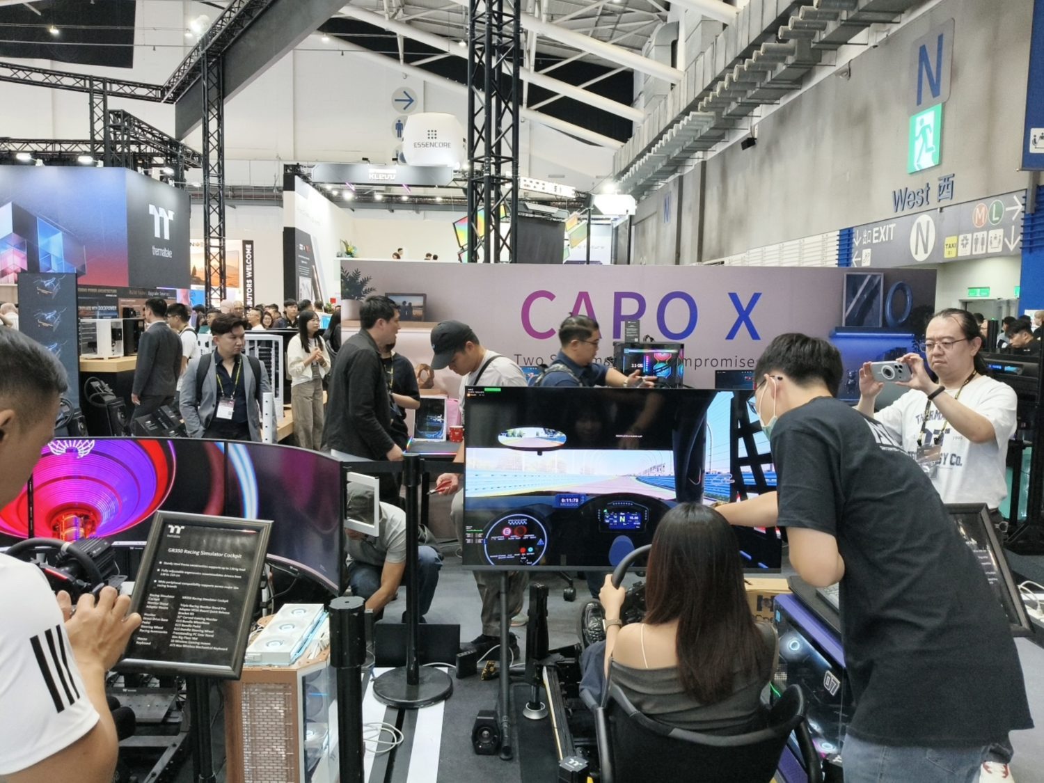 COMPUTEX 2026 曜越 Thermaltake 展位設計，南港展覽館一館四樓現場 4