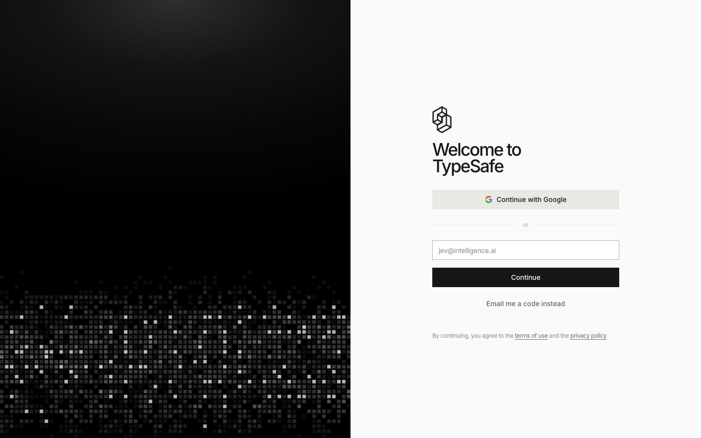 TypeSafe 登入頁提供 Google 與 Email 兩種登入方式。